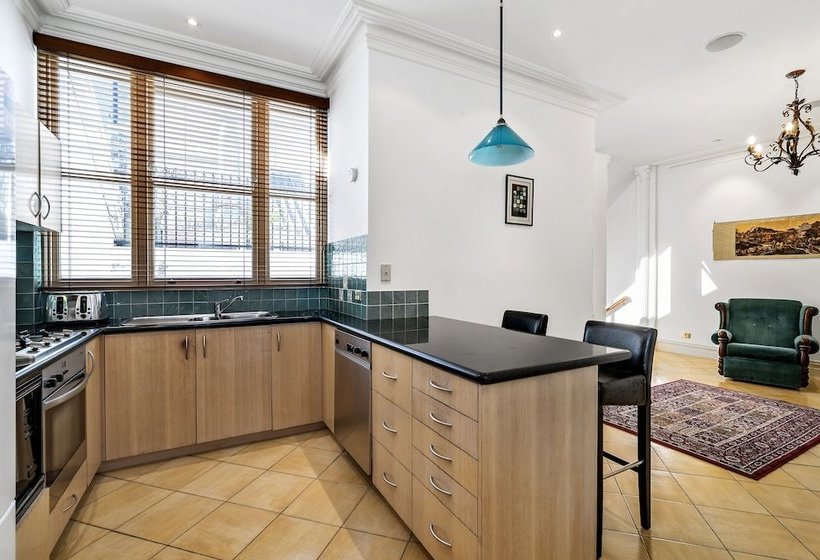 Hanna, 4bdr Melbourne Apartment