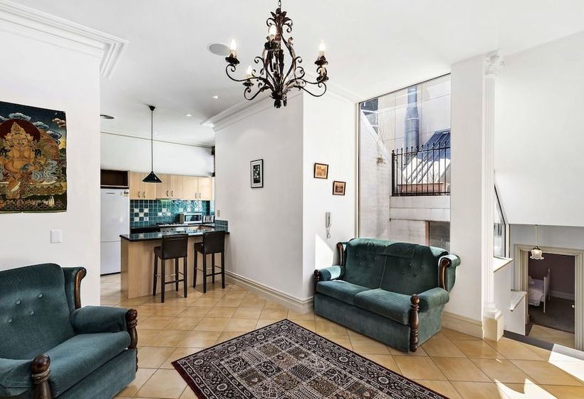 Hanna, 4bdr Melbourne Apartment