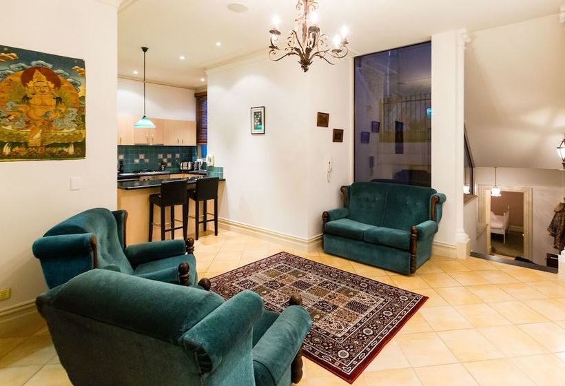 Hanna, 4bdr Melbourne Apartment