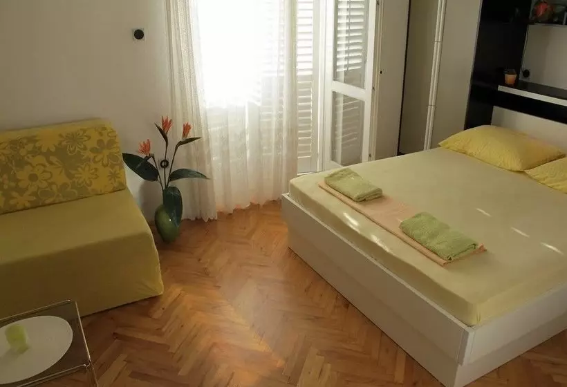 Apartment Dado