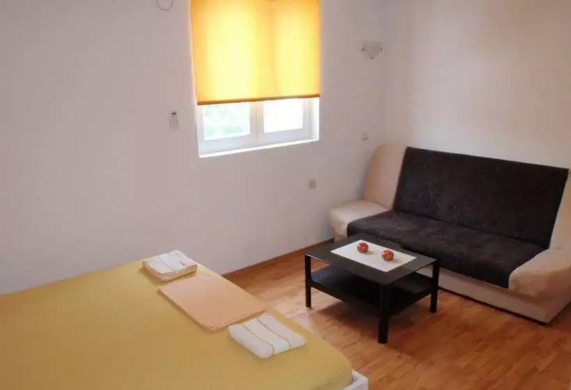 Apartment Dado
