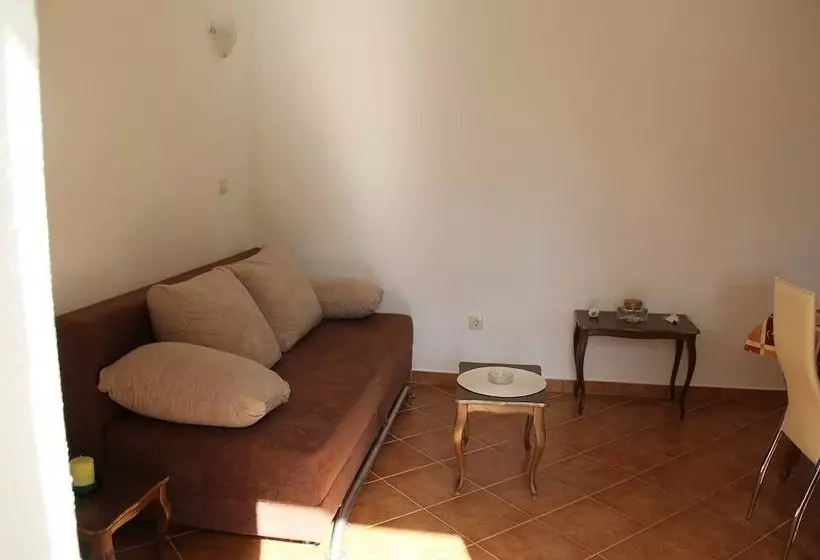Apartment Dado