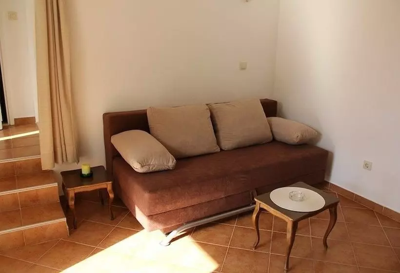 Apartment Dado