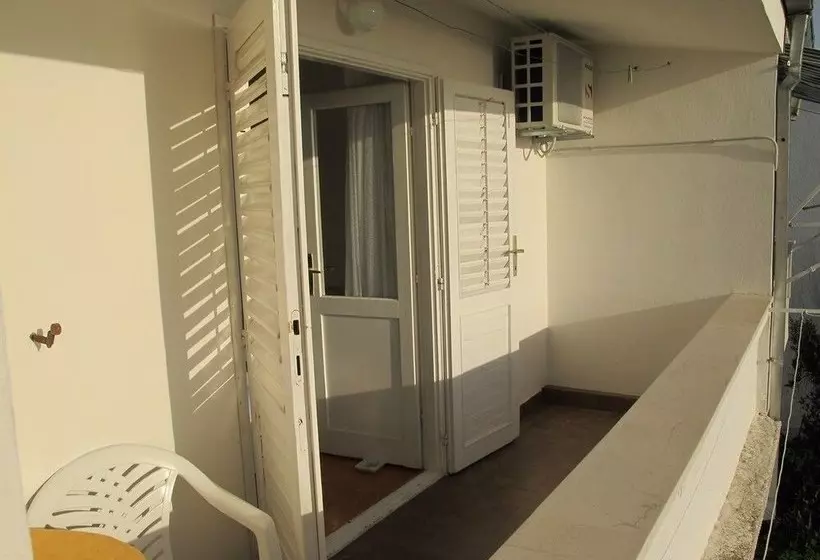 Apartment Dado