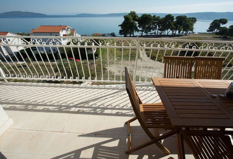 Beach Apartments Rumin