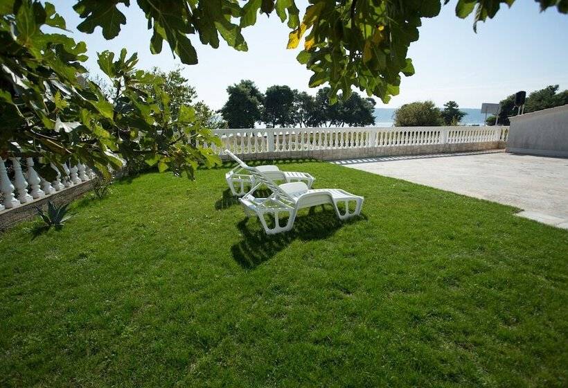 Beach Apartments Rumin