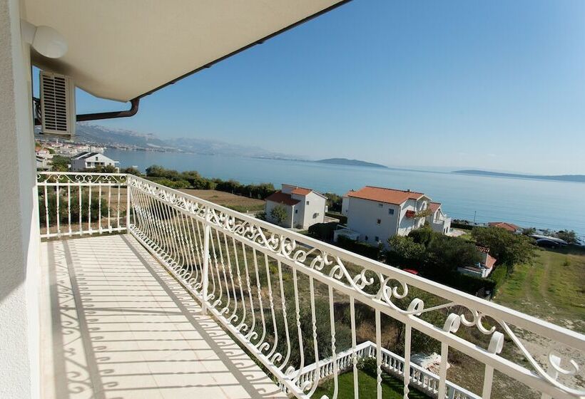 Beach Apartments Rumin