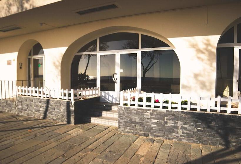 Cozy Loft In Front Of The Sea