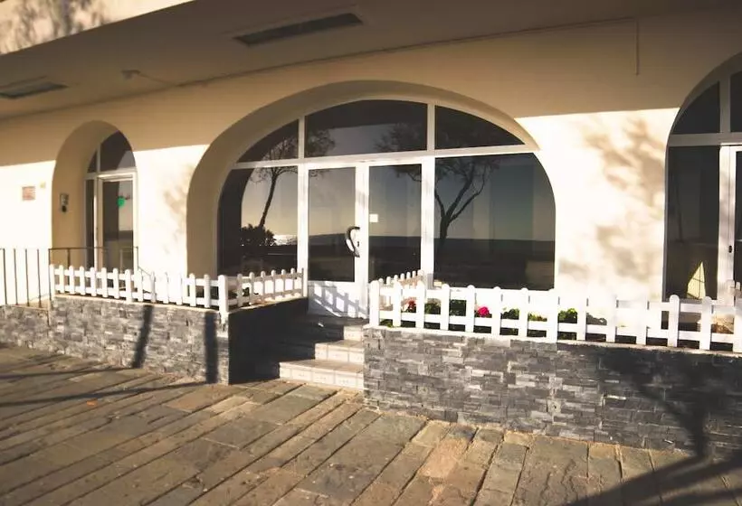 Cozy Loft In Front Of The Sea