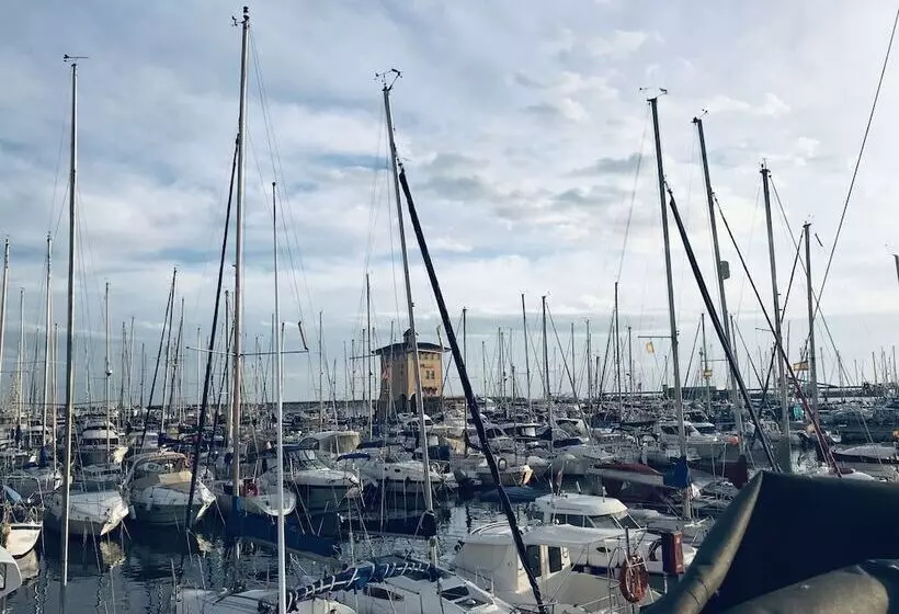 ホテル Luxury Dreams On Boat