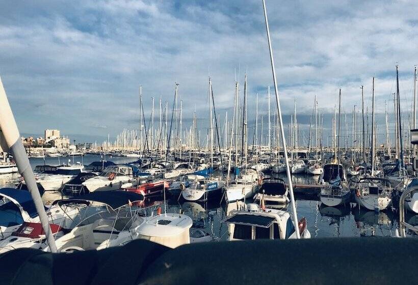 ホテル Luxury Dreams On Boat