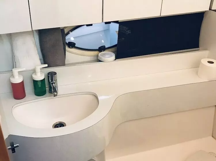 ホテル Luxury Dreams On Boat