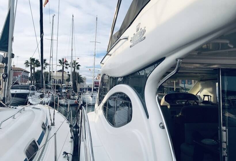 ホテル Luxury Dreams On Boat