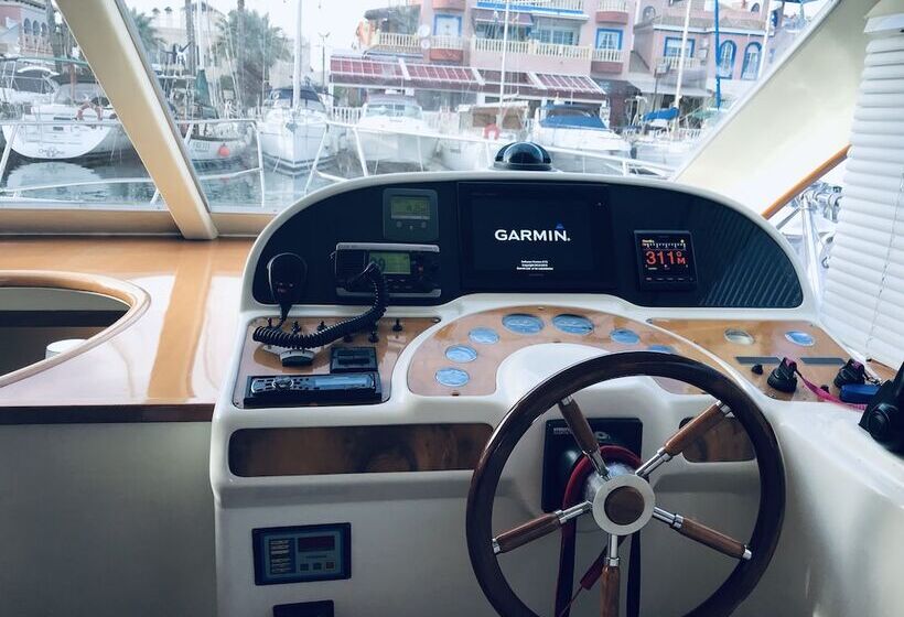 ホテル Luxury Dreams On Boat