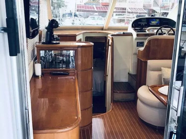 ホテル Luxury Dreams On Boat