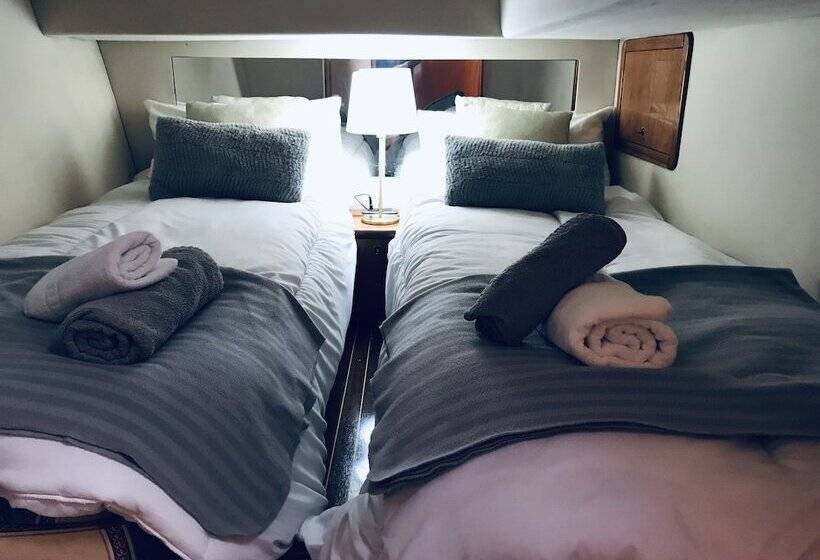 ホテル Luxury Dreams On Boat