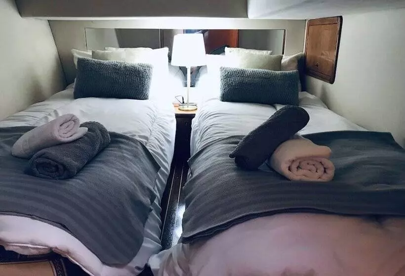 ホテル Luxury Dreams On Boat