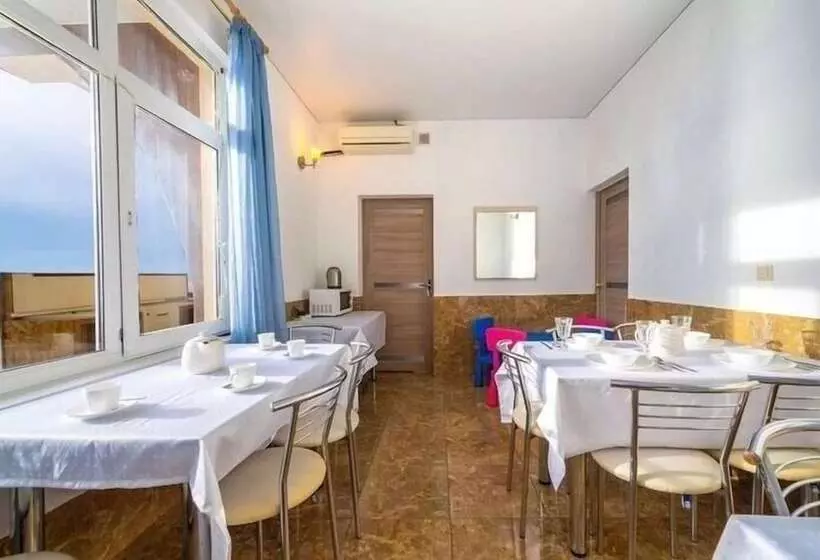 Majatalo Alye Parusa Guesthouse