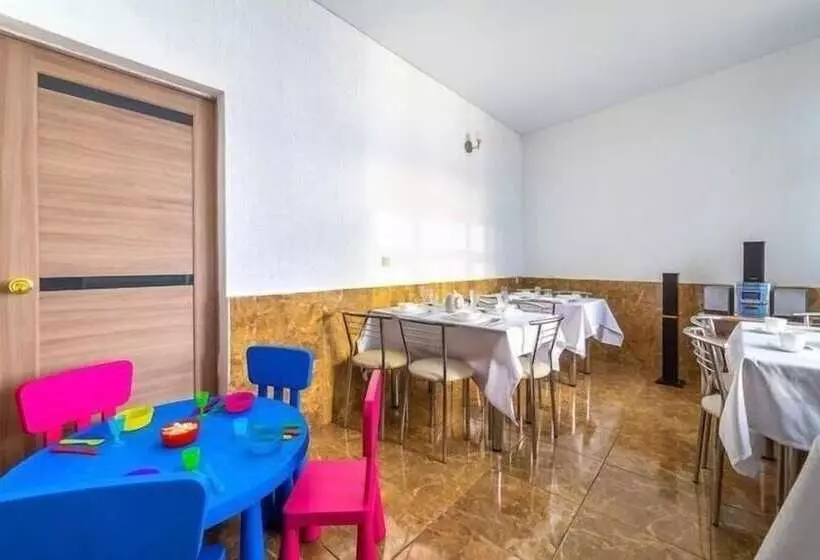 Majatalo Alye Parusa Guesthouse