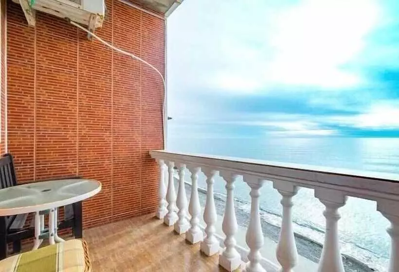 Majatalo Alye Parusa Guesthouse