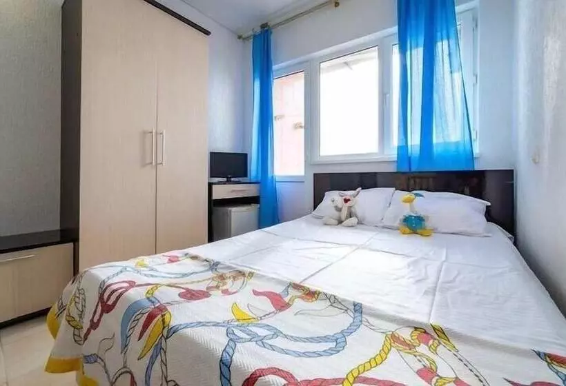 Majatalo Alye Parusa Guesthouse