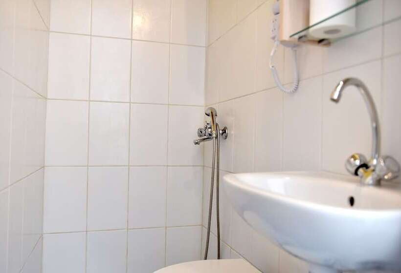 Пансион Douskos Guesthouse