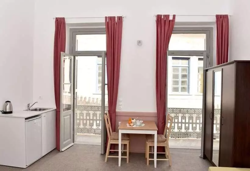 پانسیون Douskos Guesthouse