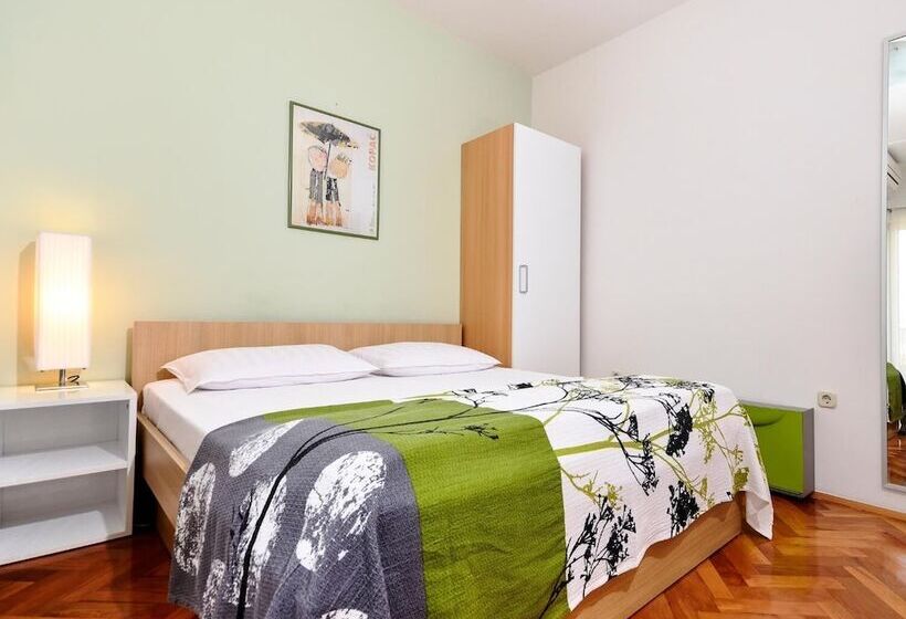 Apartments Denise Podgora