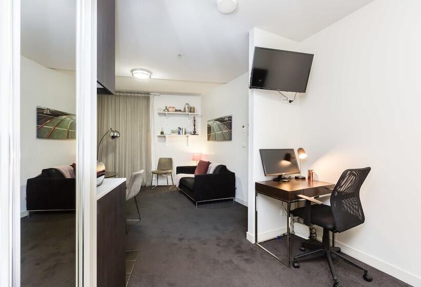 Imogen, Melbourne Studio Apartment