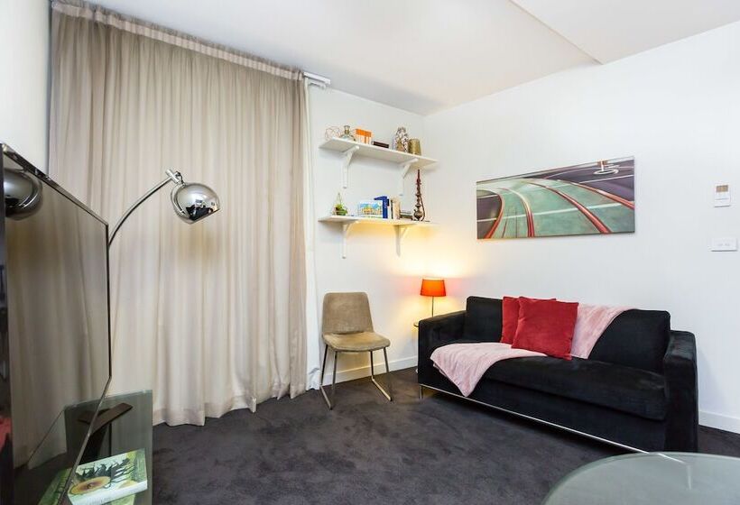 Imogen, Melbourne Studio Apartment