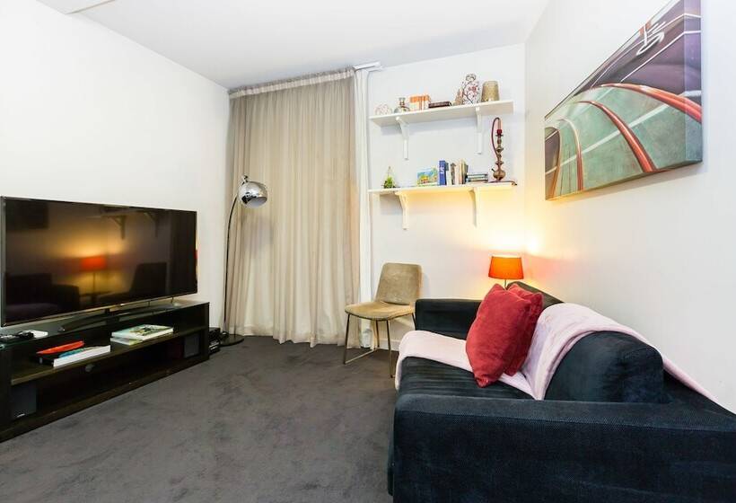 Imogen, Melbourne Studio Apartment