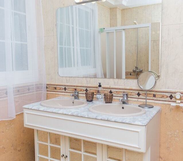 Beachfront 4br Big Groups Or 2 Families