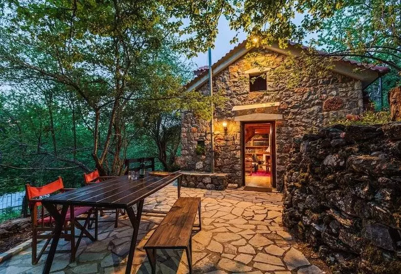 Escape In The Forest, Cosy Chalet With Home Cinema