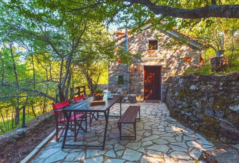 Escape In The Forest, Cosy Chalet With Home Cinema