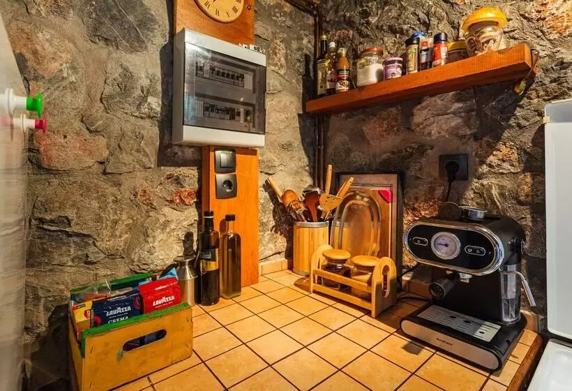 Escape In The Forest, Cosy Chalet With Home Cinema