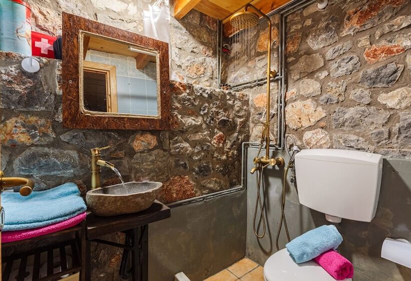 Escape In The Forest, Cosy Chalet With Home Cinema