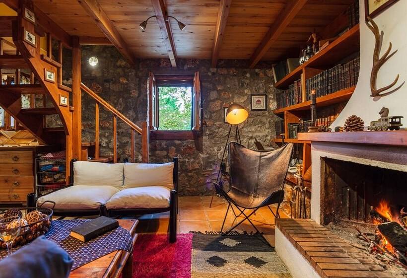 Escape In The Forest, Cosy Chalet With Home Cinema