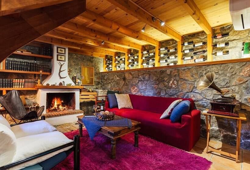Escape In The Forest, Cosy Chalet With Home Cinema
