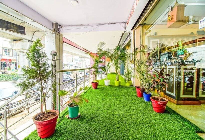 Fabhotel Starleaf Prime