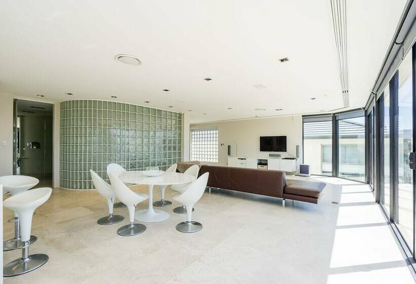 Luxurious Resort Living House