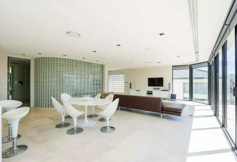 Luxurious Resort Living House