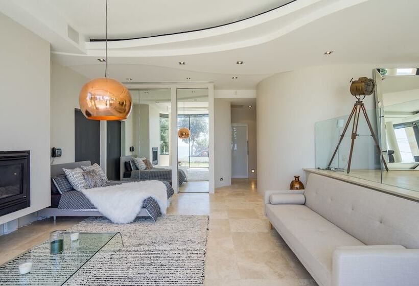 Luxurious Resort Living House