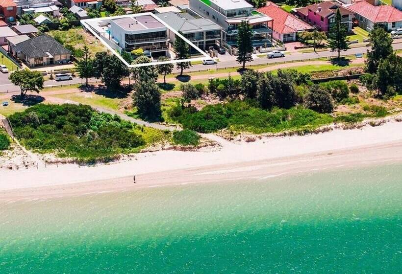 Luxurious Resort Living House