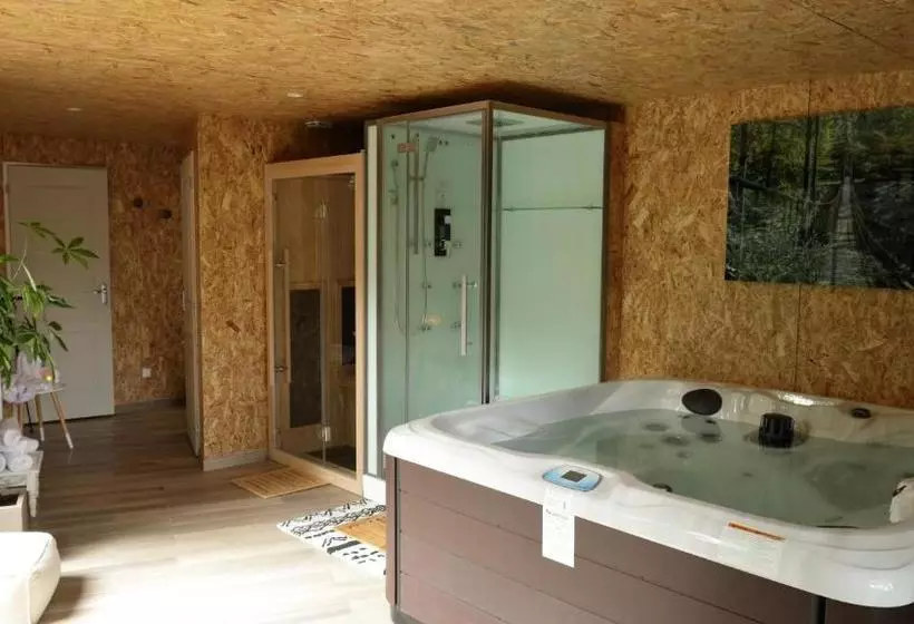 ベッドアンドブレックファースト La Fresnaie : Chambres ,table D'hôtes & Spa