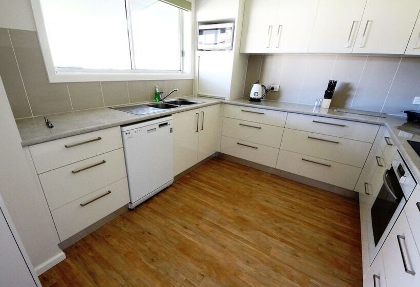 Briney Mia At Hat Head