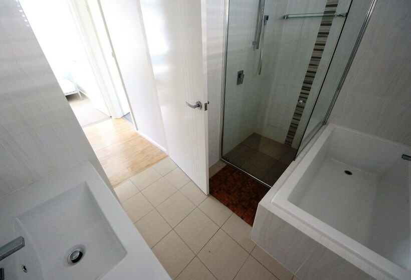 Briney Mia At Hat Head