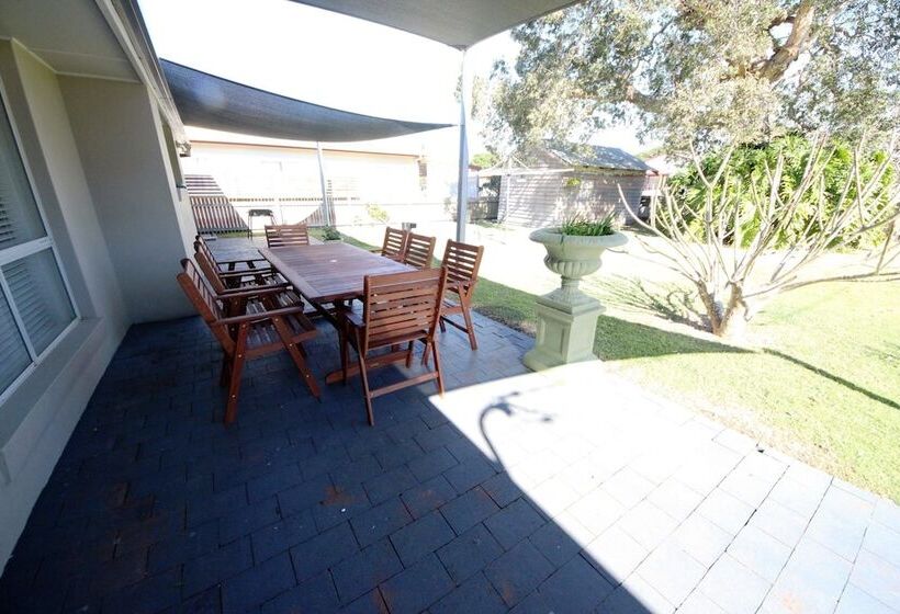 Briney Mia At Hat Head