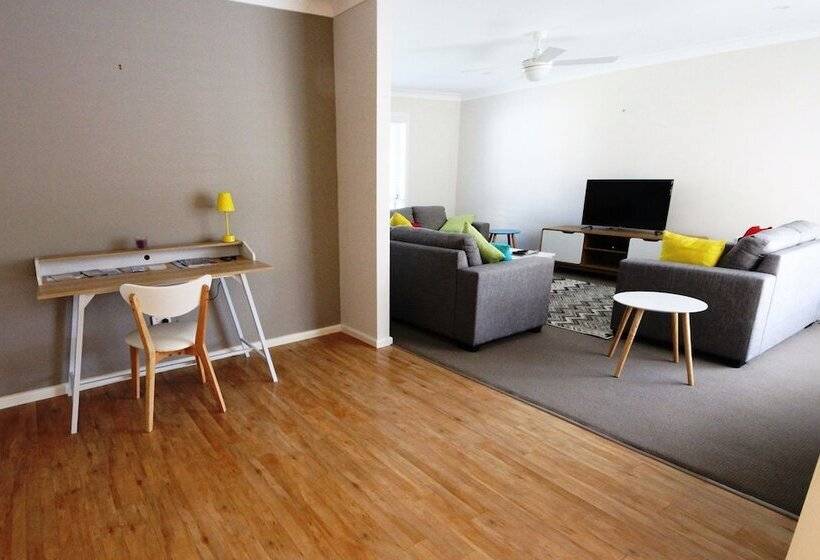 Briney Mia At Hat Head