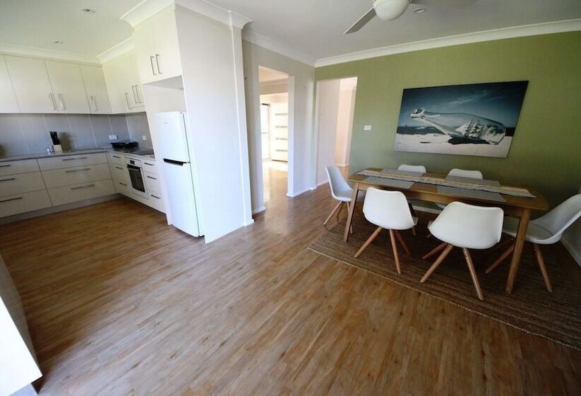 Briney Mia At Hat Head