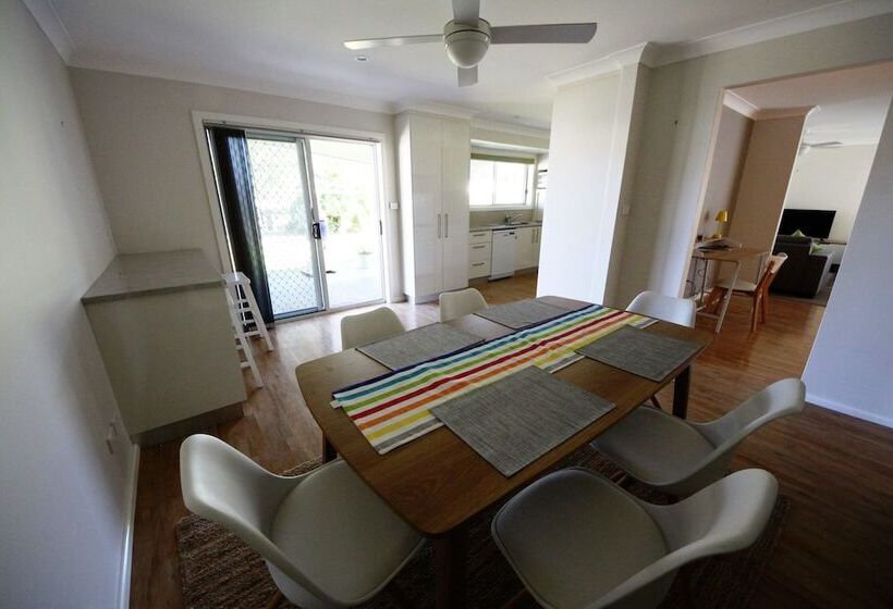 Briney Mia At Hat Head